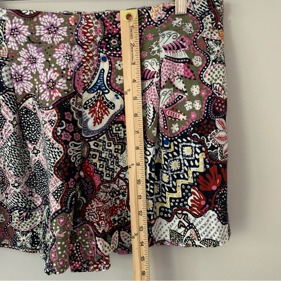 NEW LOFT The Pleated Pull On High Waist Short in Mosaic Floral Size Medium - Picture 12 of 13